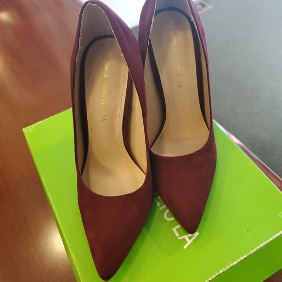 Shoes - Picture 2 of 4